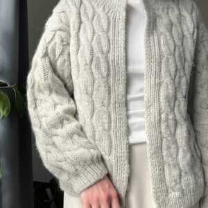 Twist & Cable Cardigan af Knit & Relax CPH
