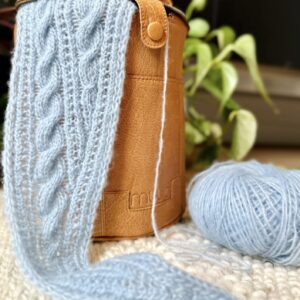 Ginger Scarf med snoninger fra Adorable Knits
