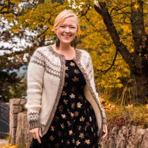 Emblas Pappajakke af strikkezilla