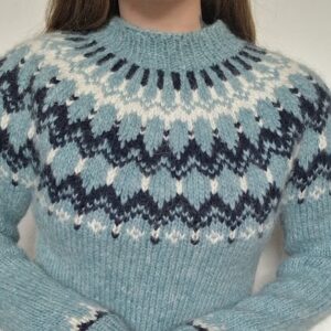 Hof Sweater (EN) by Knitter from Iceland