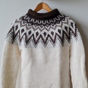 Rok Sweater (EN) by Knitter from Iceland