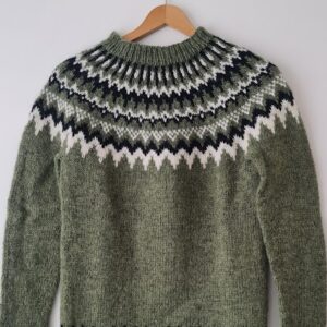 Vík Sweater (EN) by Knitter from Iceland